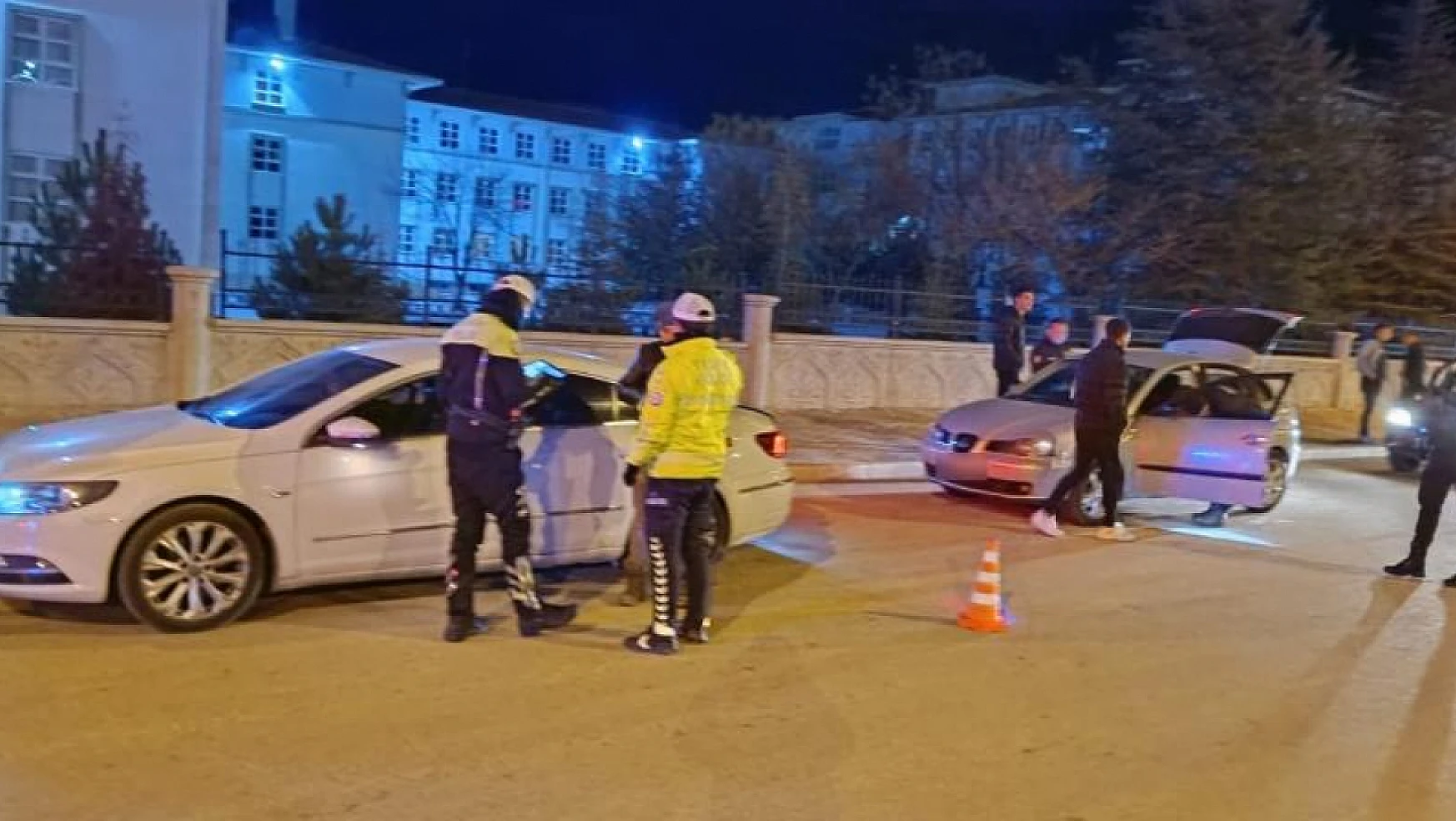 Karaman'da asayiş uygulaması: Çeşitli suçlardan aranan 19 kişi tutuklandı!
