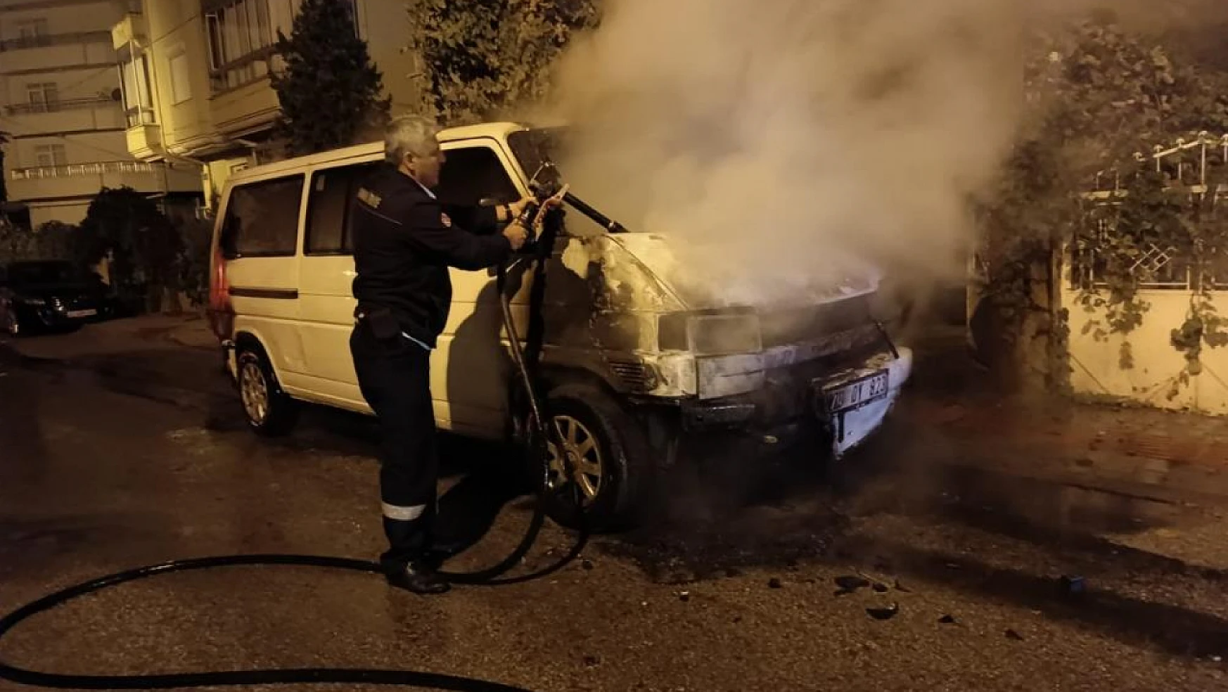 Karaman'da minibüs yandı!
