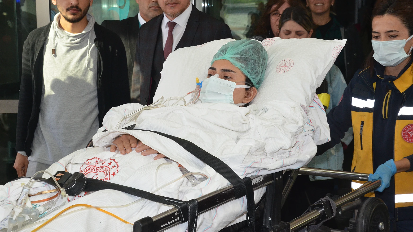 Karaman'da silahla yaralanan hemşire Konya'ya sevk edildi