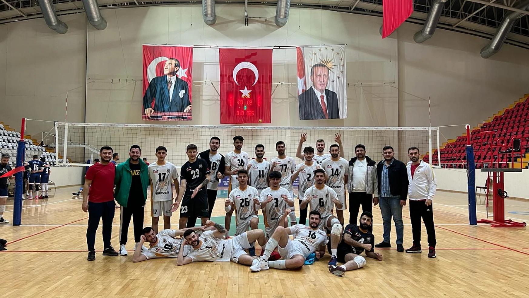 Karapınar Anadolu Leoparları Birlik Akademisi Voleybol Erkek Takımı 1. Lig'e yükseldi!
