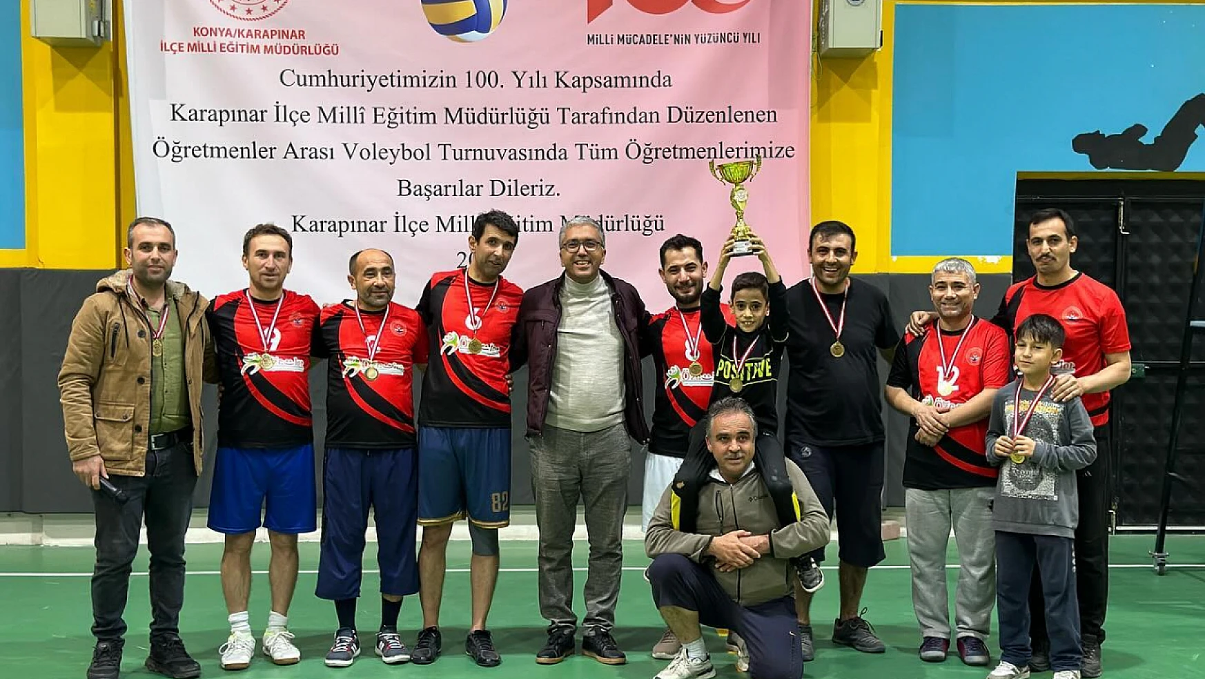 Karapınar'da öğretmenler arası voleybol turnuvası düzenlendi