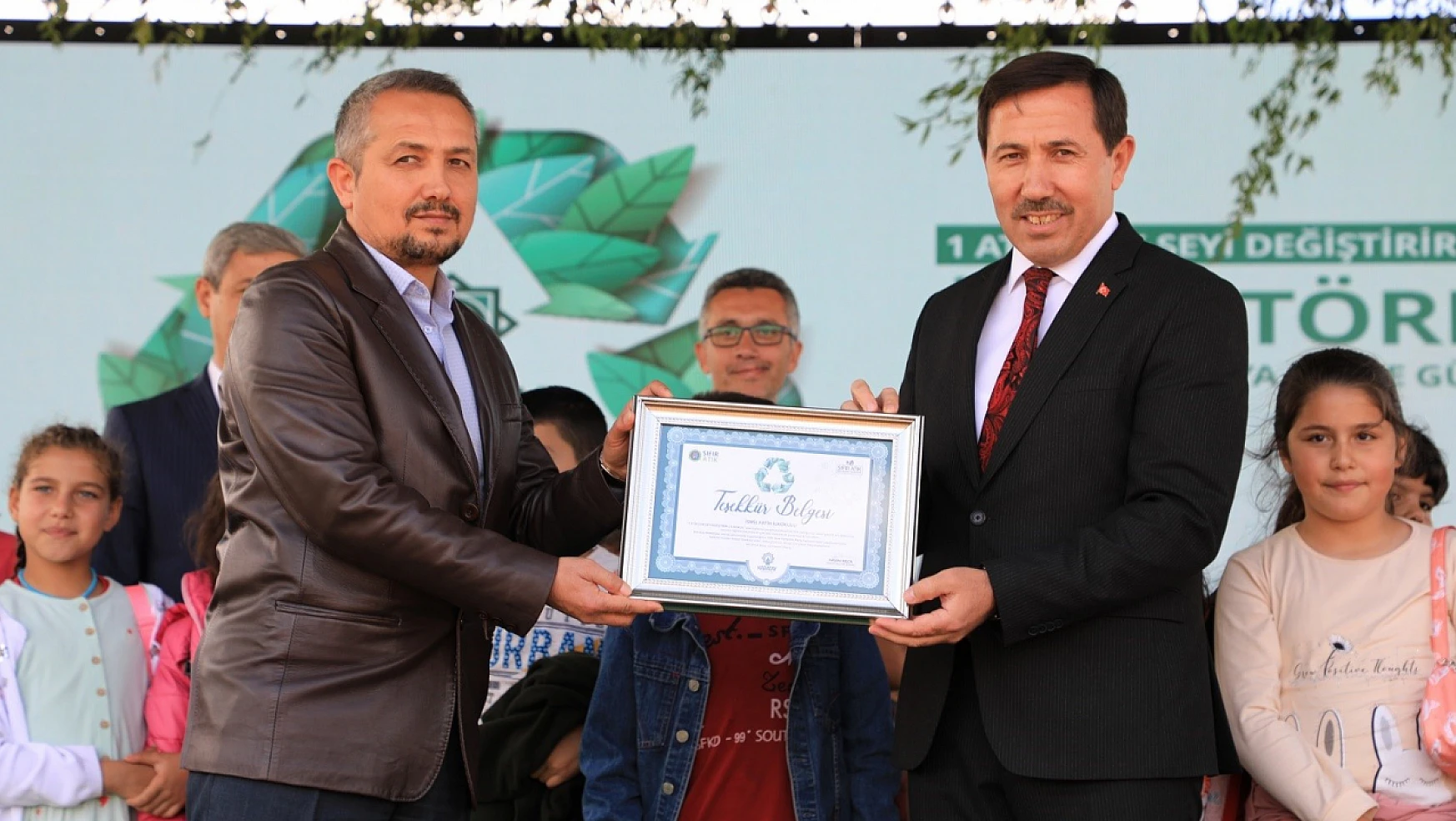 Karatay'ın okulları Başkan Kılca'dan ödül aldı