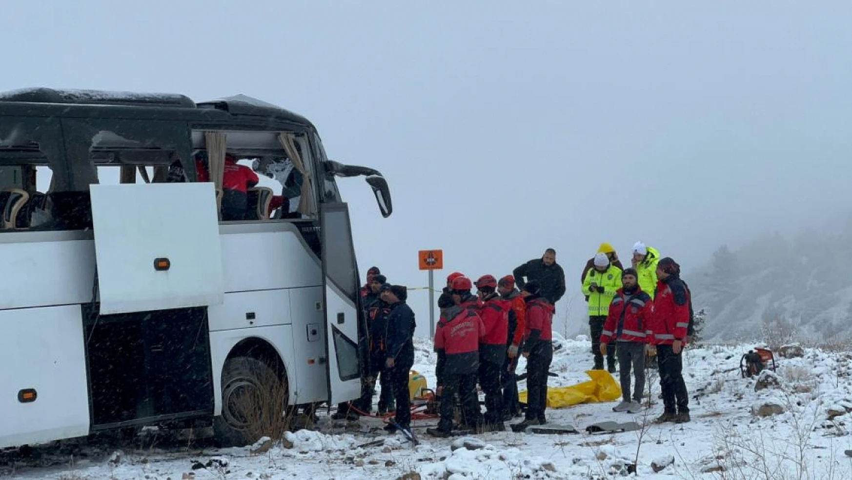 Kars'ta korkunç zincirleme kaza! iki yolcu otobüsü ve kamyonet çarpıştı