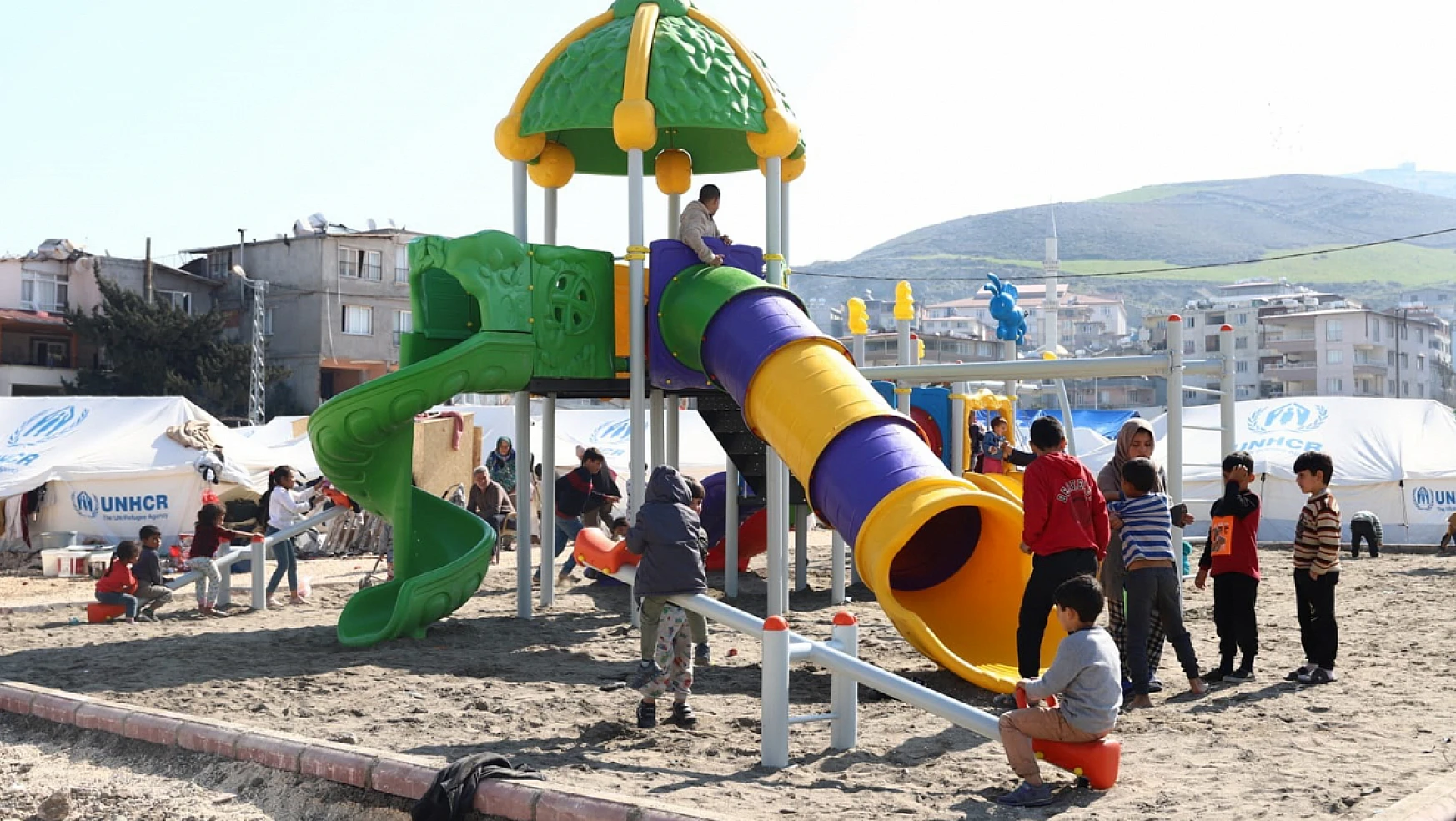 Konya Belediyesi Hatay'da çocuklar için oyun parkı kurdu