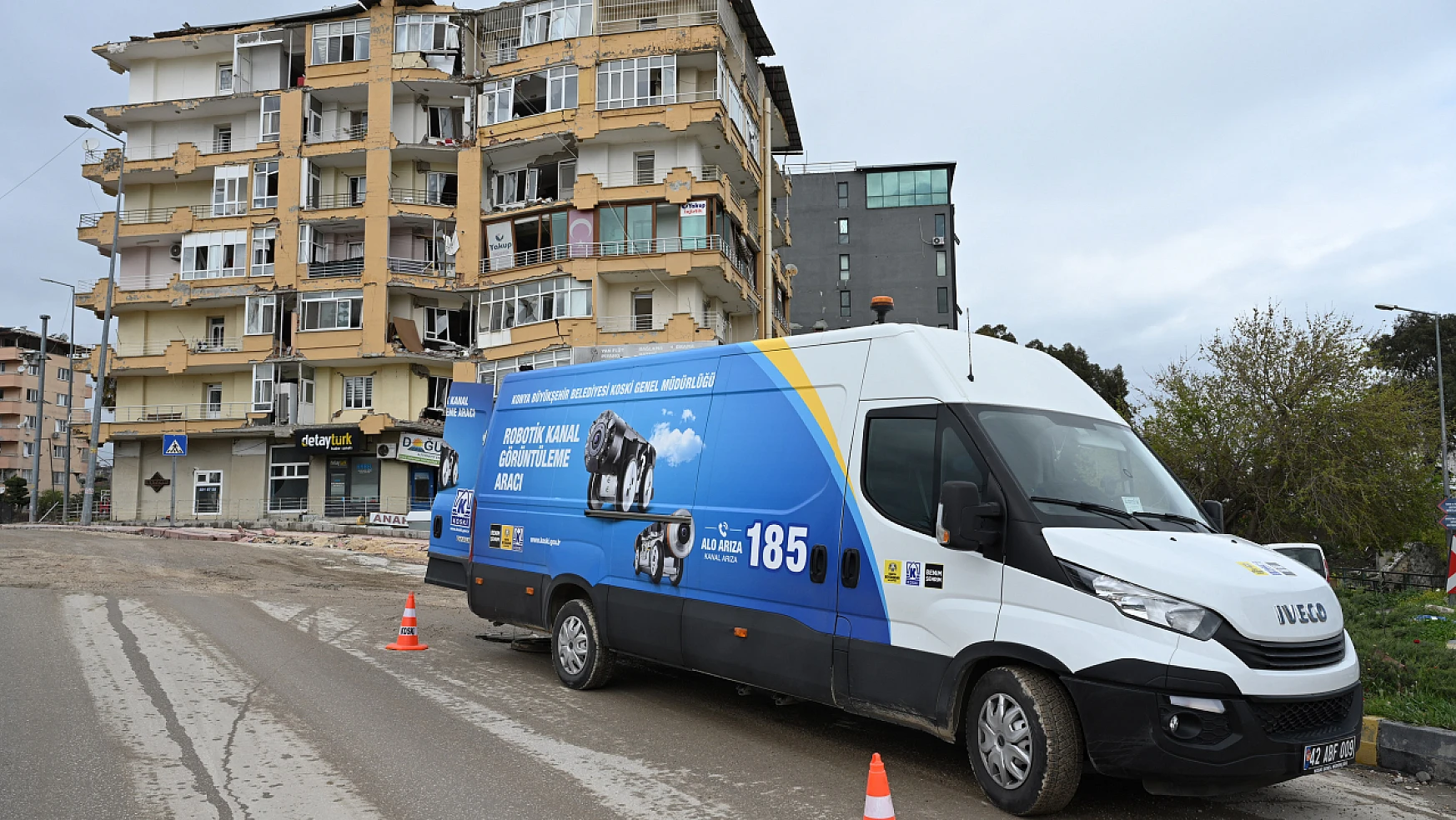 Konya Büyükşehir Hatay'da kanal arızalarını robot kameralarla tespit ediyor