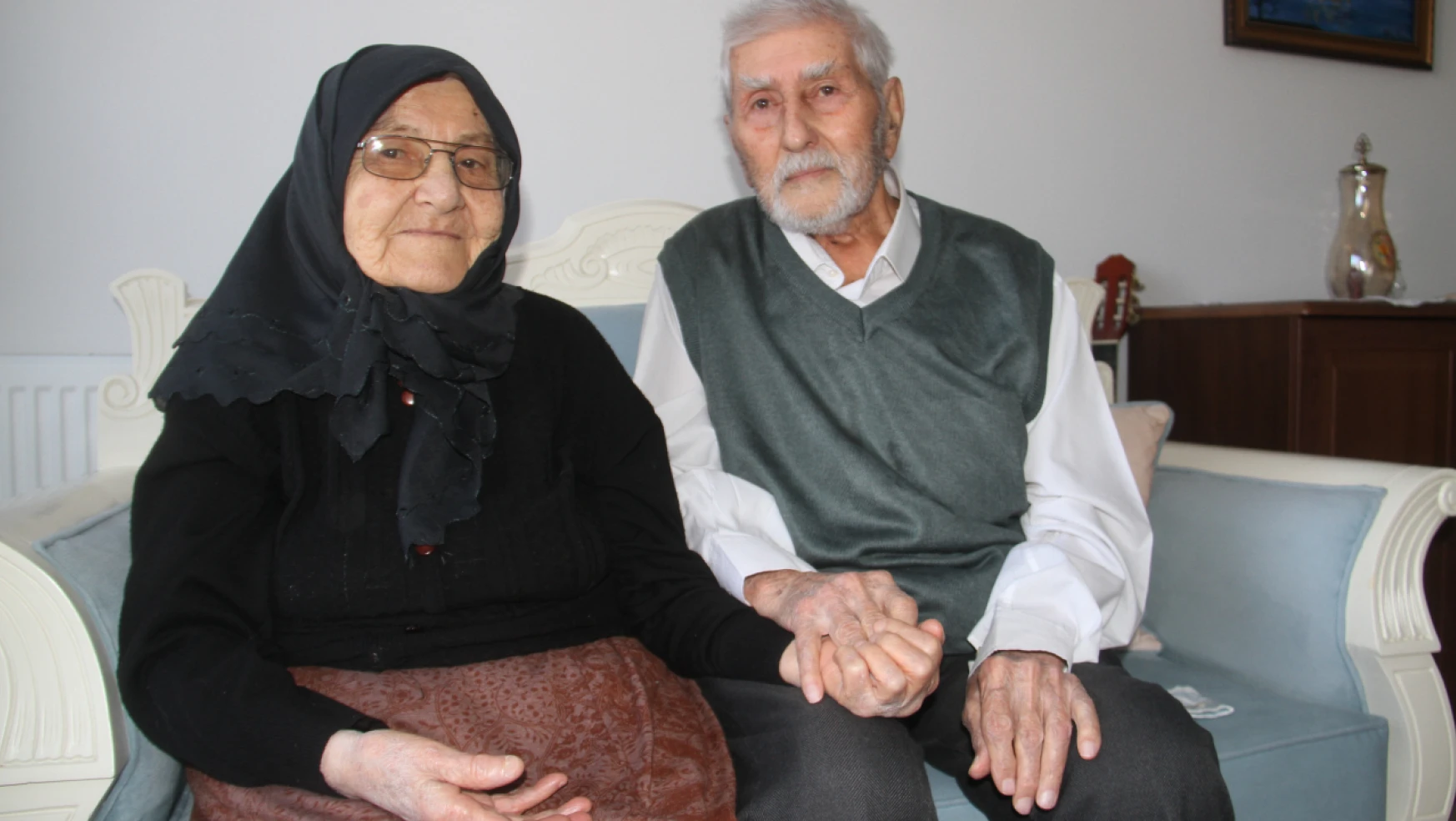 Konya'da 77 yıllık aşk! İlk günkü gibi birbirlerine sevgiyle bağlı!