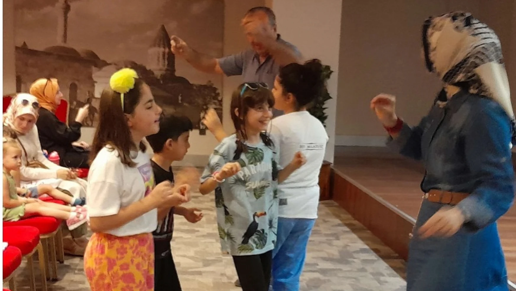 Konya'da aile ve çocuklara 'masal saati' programı düzenlendi