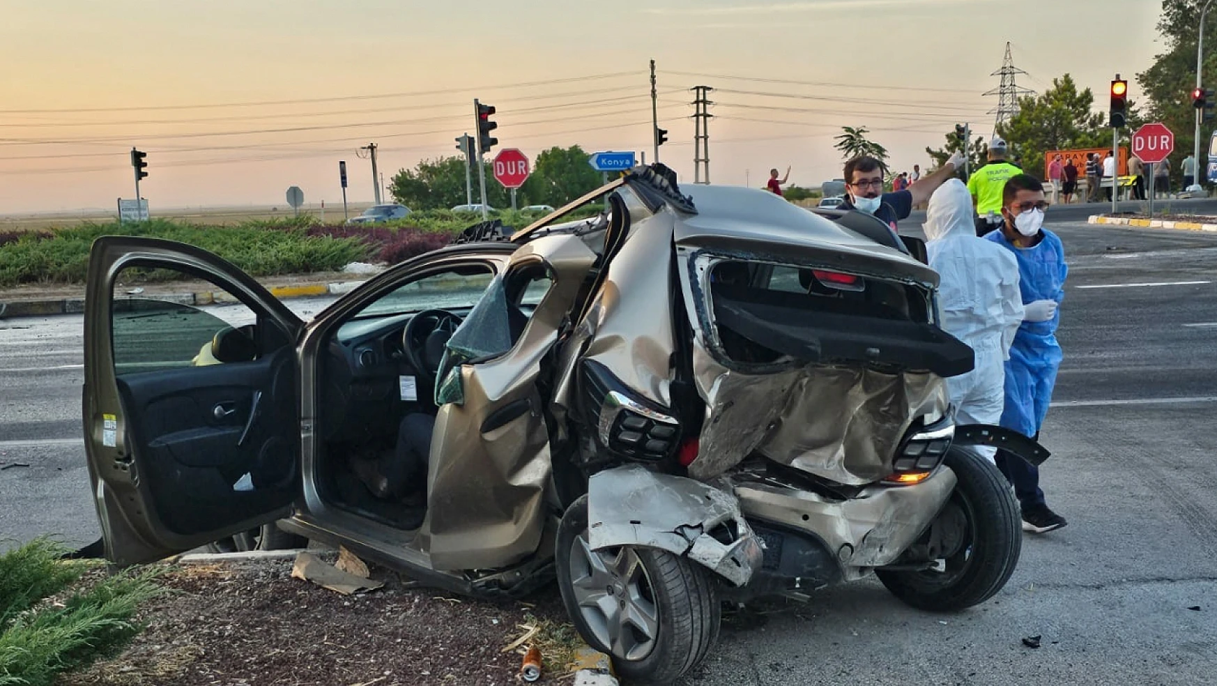 Konya'da akşam saatlerinde kaza: 3 araç birbirine girdi: Ölü ve yaralılar var!