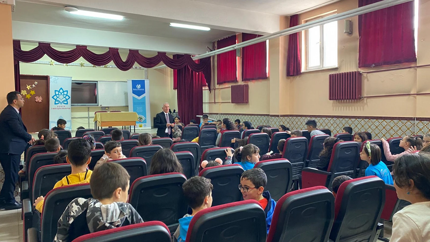 Konya'da 'Başarmaya Hazırım' projesi kapsamında Yazar Buluşmaları gerçekleştirildi