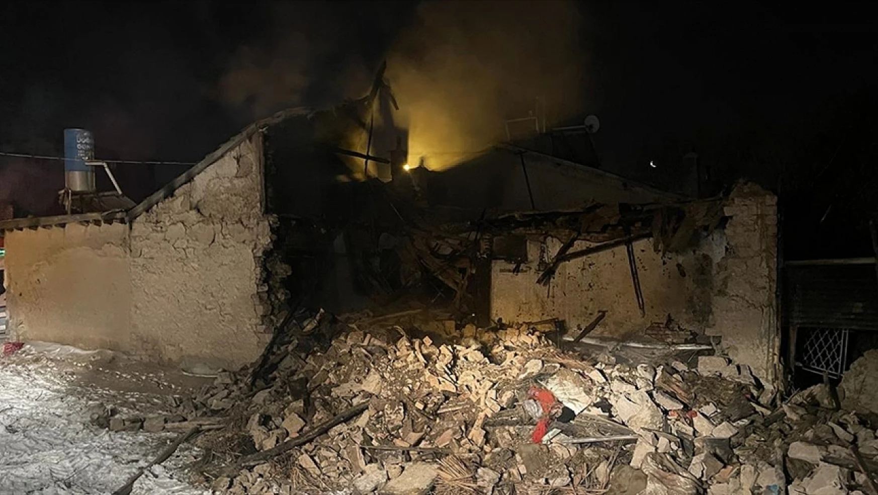 Konya'da bir evde yangın: 7 kişi hayatını kaybetti