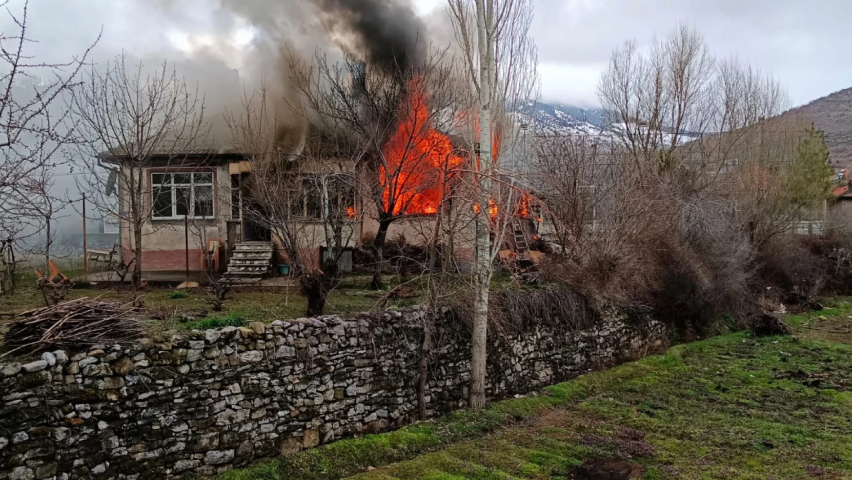 Konya'da bir evde yangın çıktı