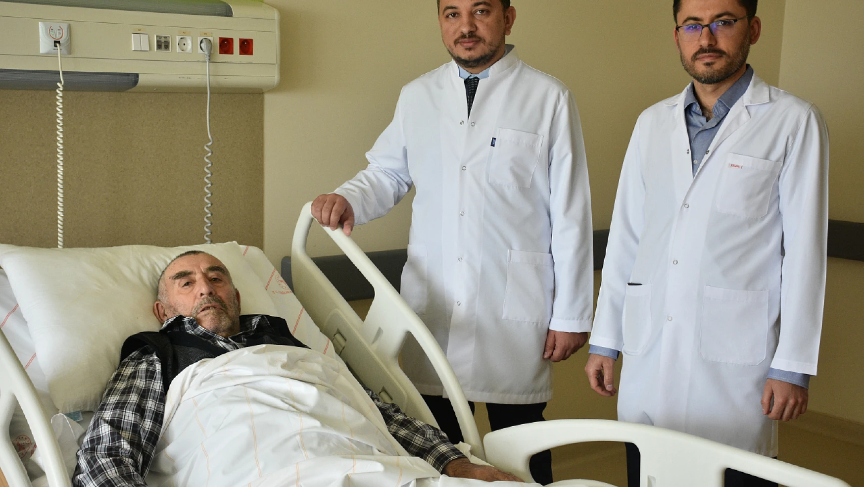 Konya'da bir hastanın mesanesinden yüzlerce taş çıkarıldı