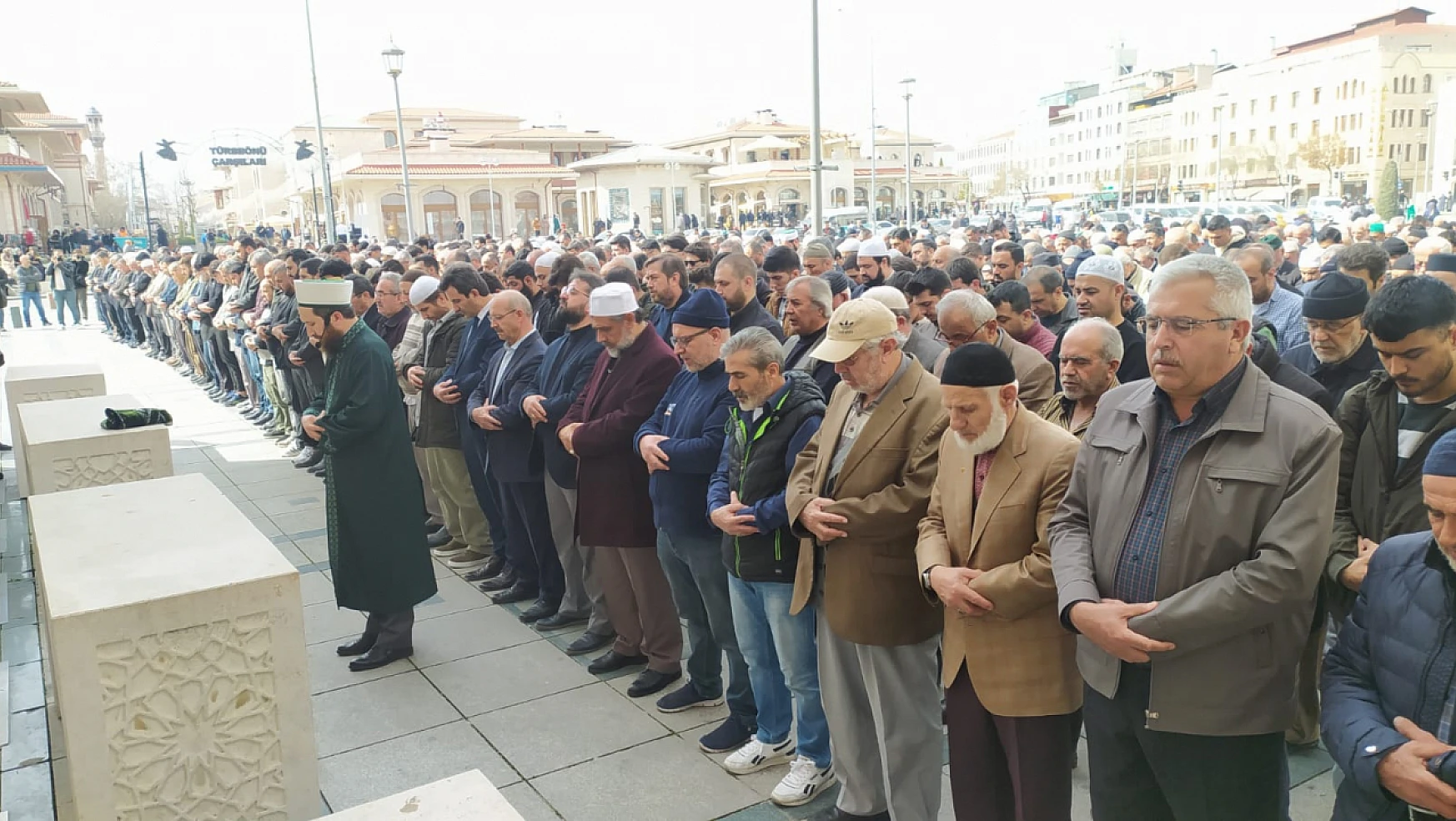 Konya'da camilerde Gazze için dua edildi: Gıyabi cenaze namazı kılındı