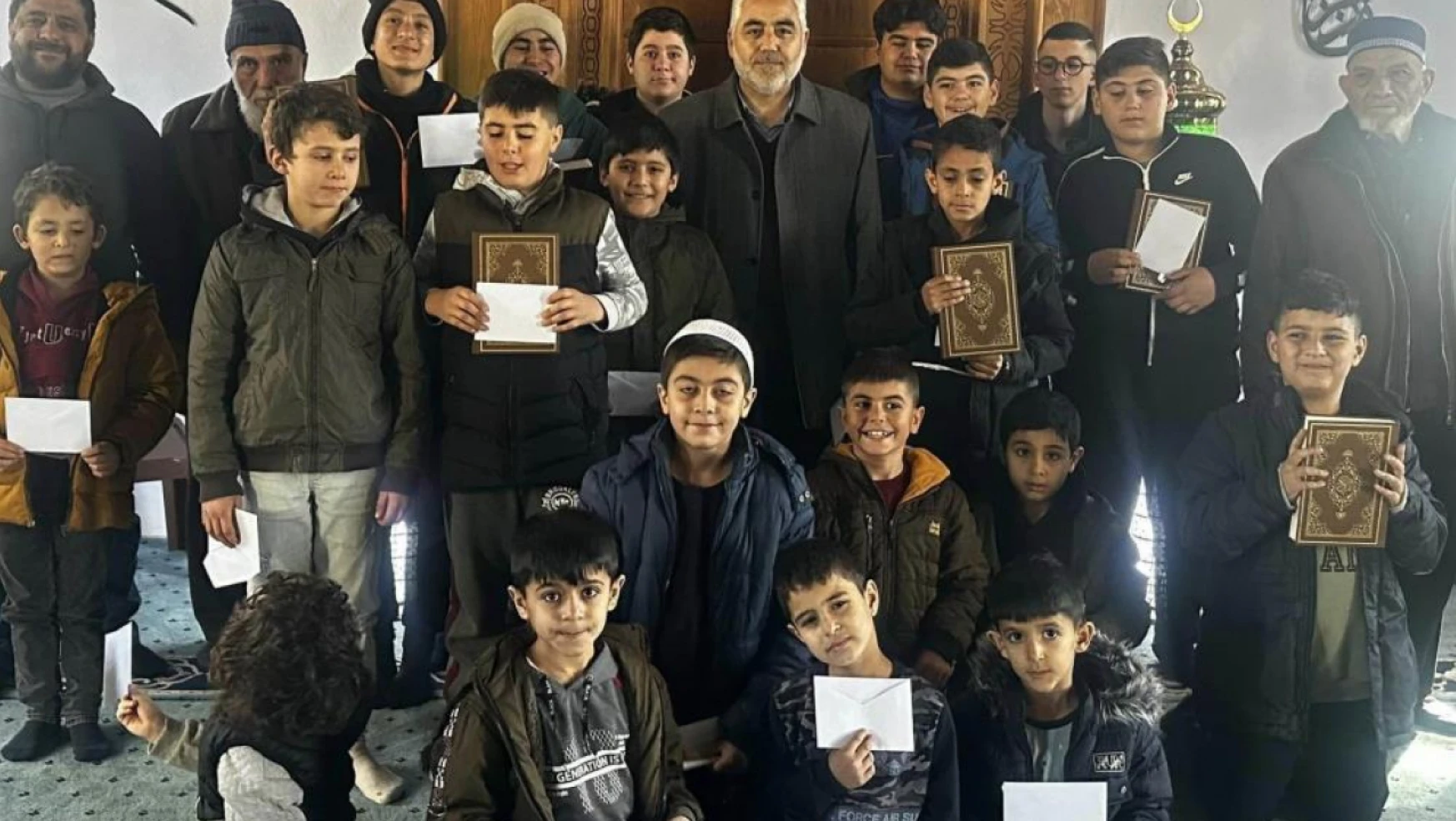 Konya'da camiye giden öğrencilere ödül verildi!