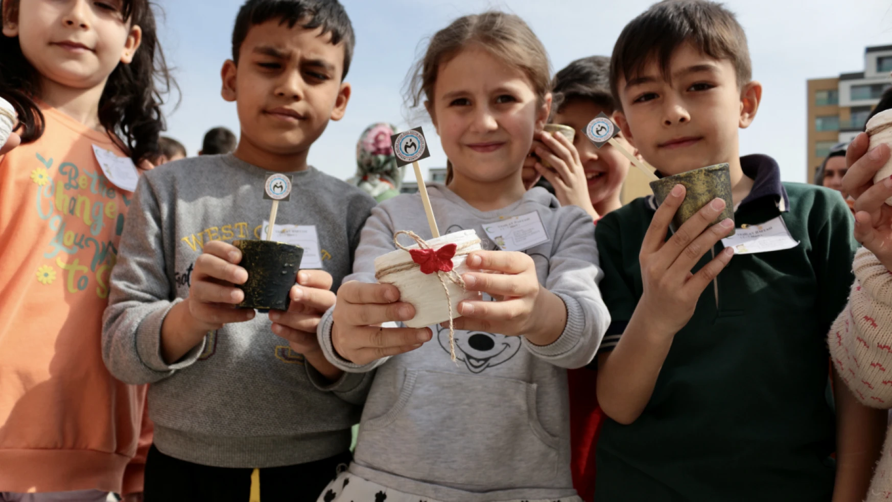 Konya'da depremzede öğrenciler 'Geleceğe Umut' tohumları ekti