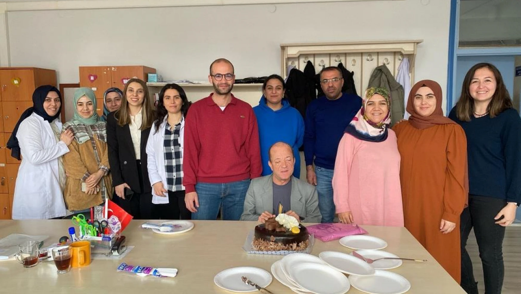 Konya'da doğum günü sürprizi! Görme engelli öğretmen 45. yaşını kutladı!