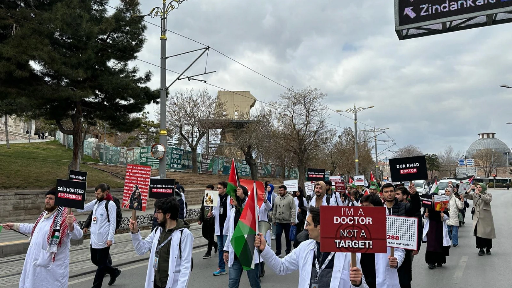Konyalı  doktorlardan Gazze için yürüyüş
