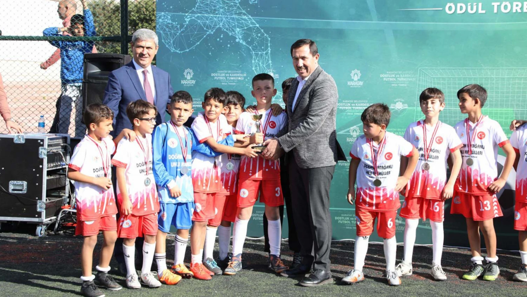 Konya'da ilkokullar arası düzenlenen futbol turnuvası tamamlandı! Şampiyon belli oldu!