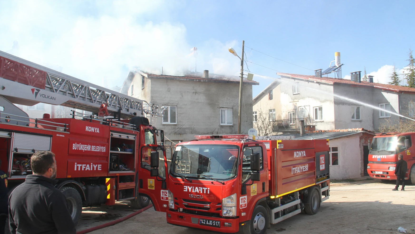 Konya'da evin çatısı yandı