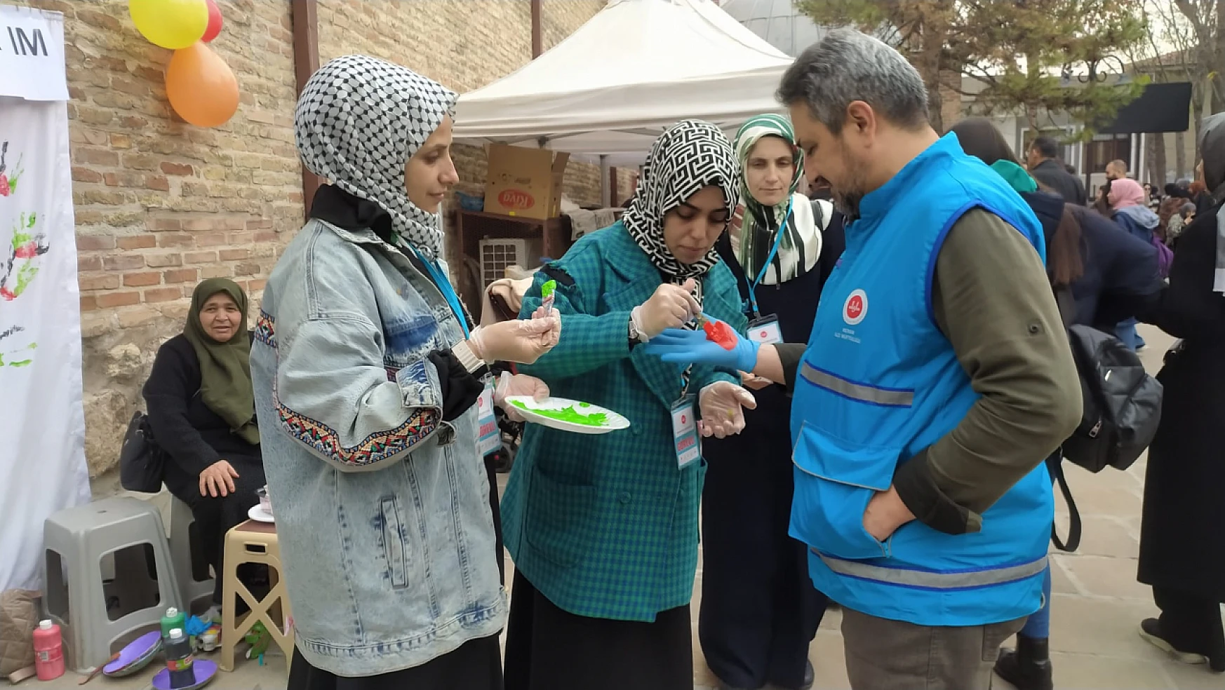 Konya'da Filistin için kermes düzenlendi: Halktan yoğun ilgi var!