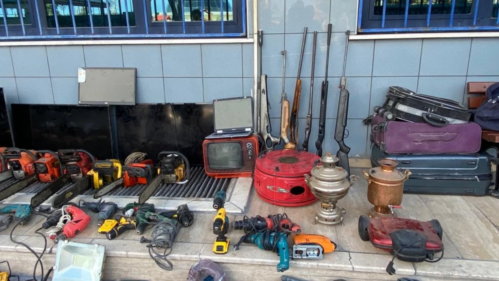 Konya'da hırsızlık mallarını satan şüpheliler yakalandı