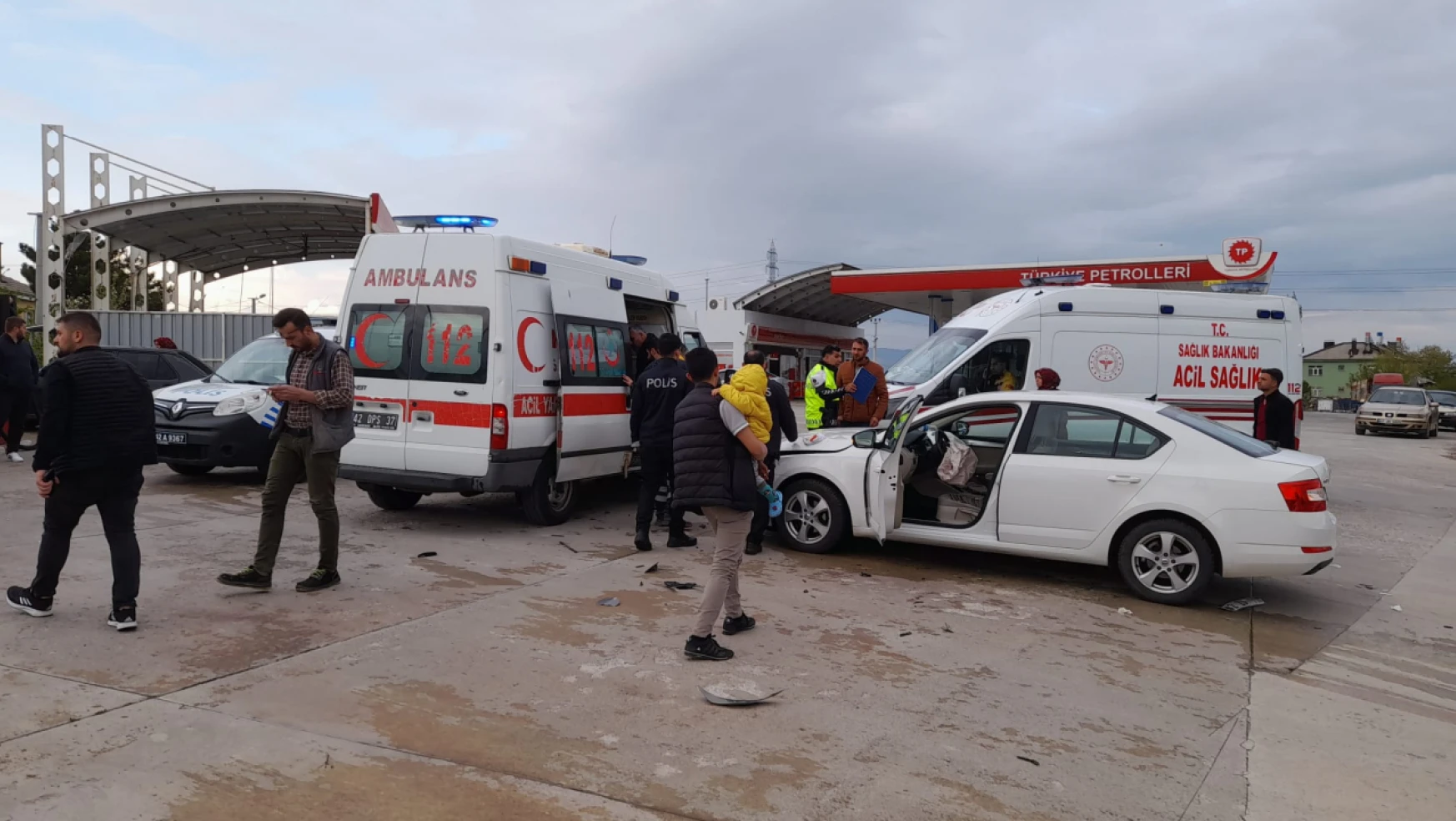 Konya'da iki otomobilin çarpışması sonucu 5 kişi yaralandı