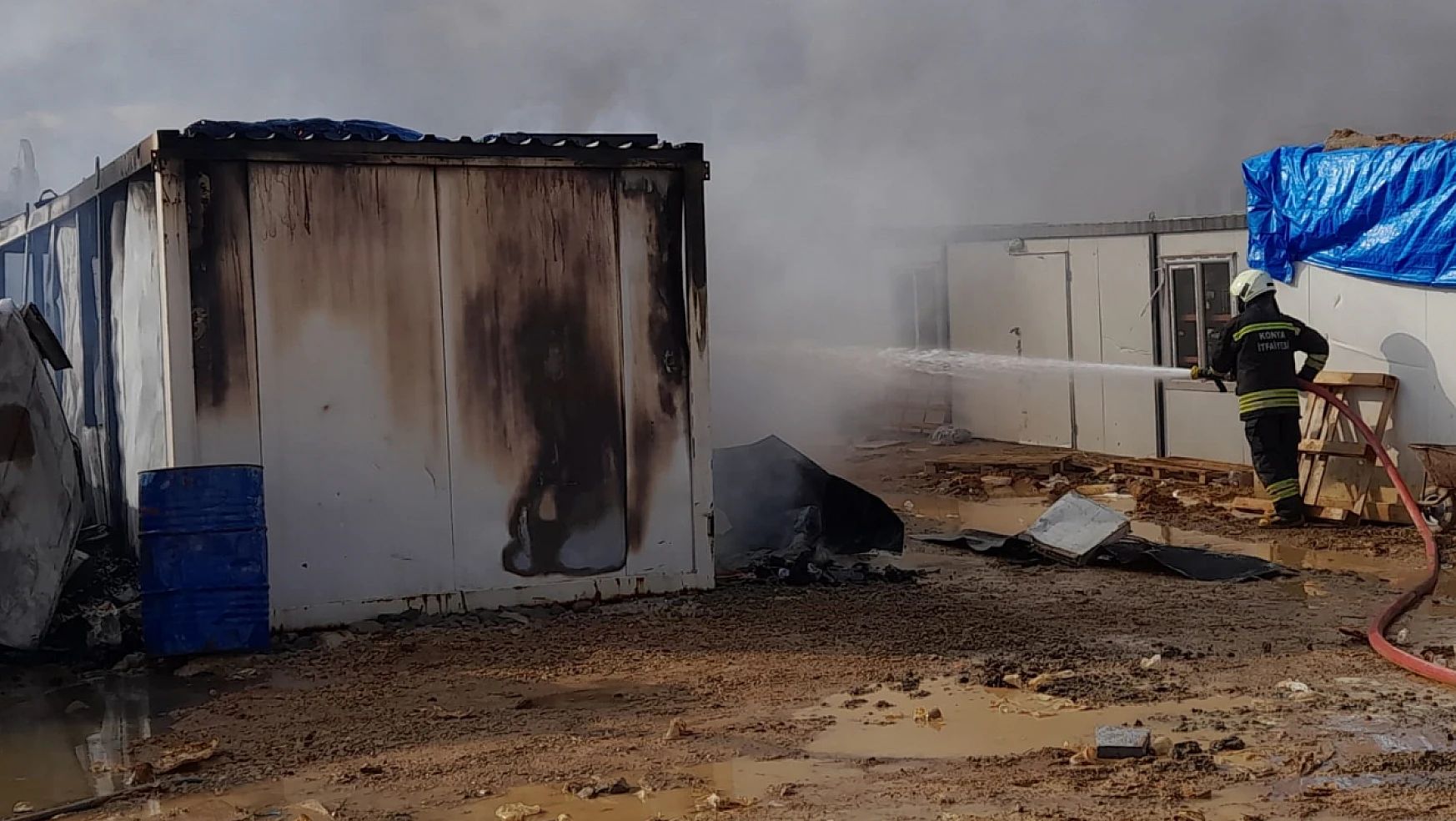Konya'da inşaat işçilerinin konteynerinde çıkan yangın söndürüldü!