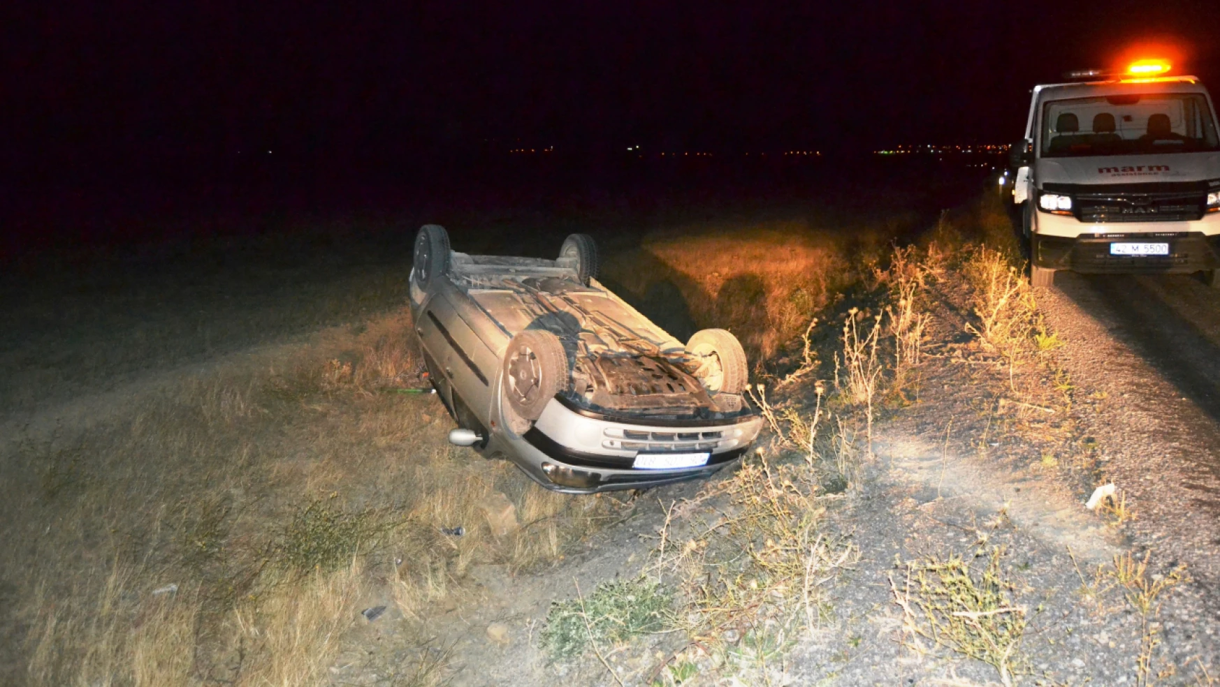 Konya'da kaza! Otomobil şarampole devrildi