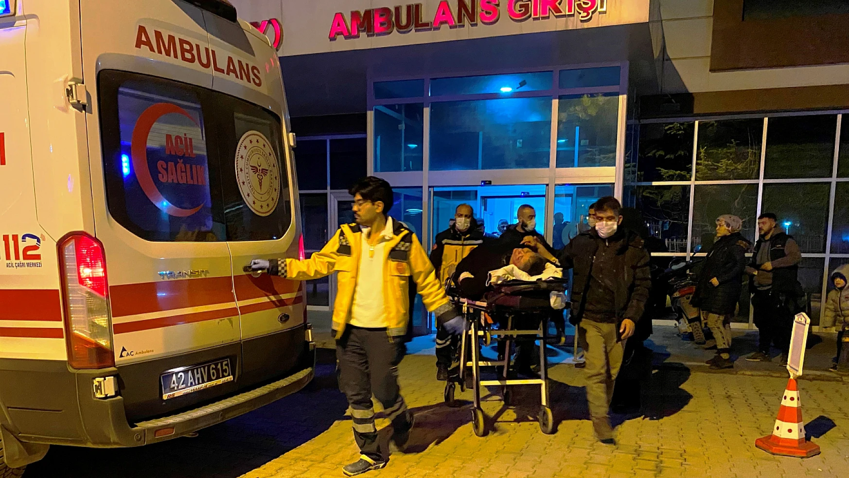 Konya'da köpeklerin kovaladığı bisikletli kadın düşerek yaralandı