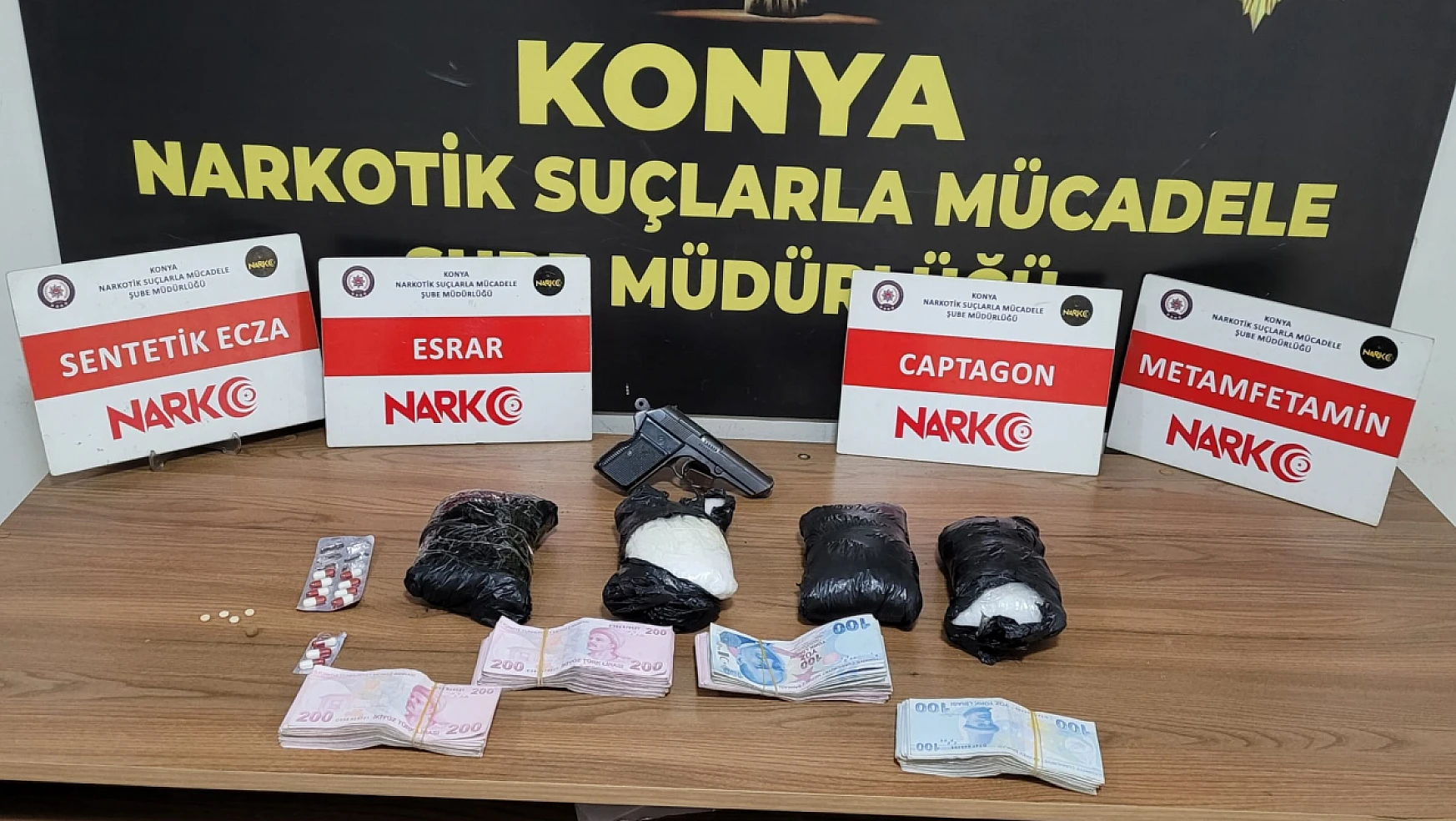 Konya'da lüks araçtaki uyuşturucu zulası polisin gözünden kaçmadı