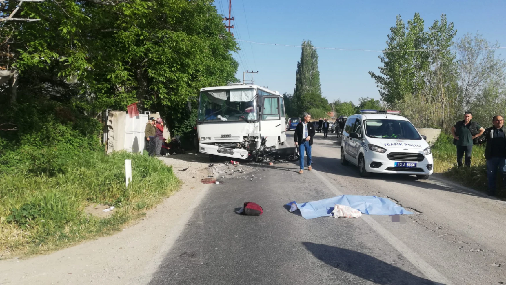 Konya'da midibüs ile motosiklet çarpıştı 2 kişi öldü
