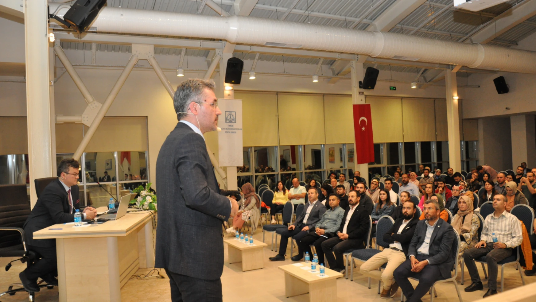 Konya'da 'Modern dünyada çocuk yetiştirmek mümkün mü?' adlı seminer düzenlendi