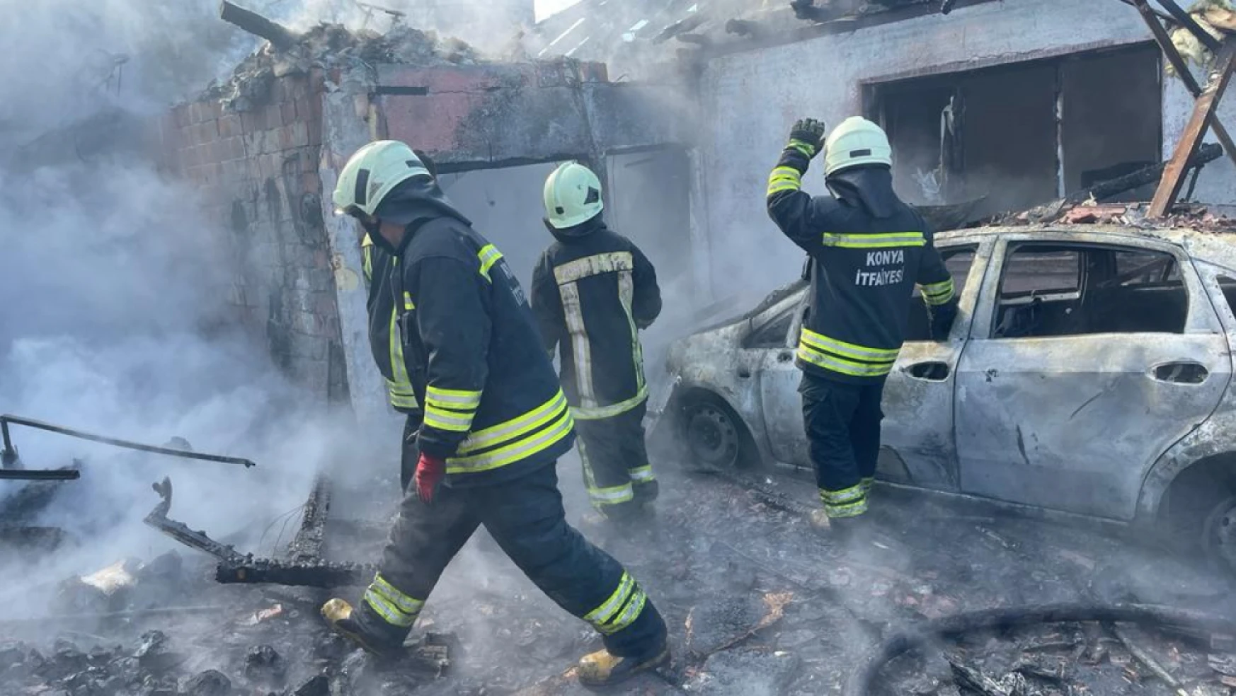 Konya'da müstakil ev ve otomobil yangını söndürüldü