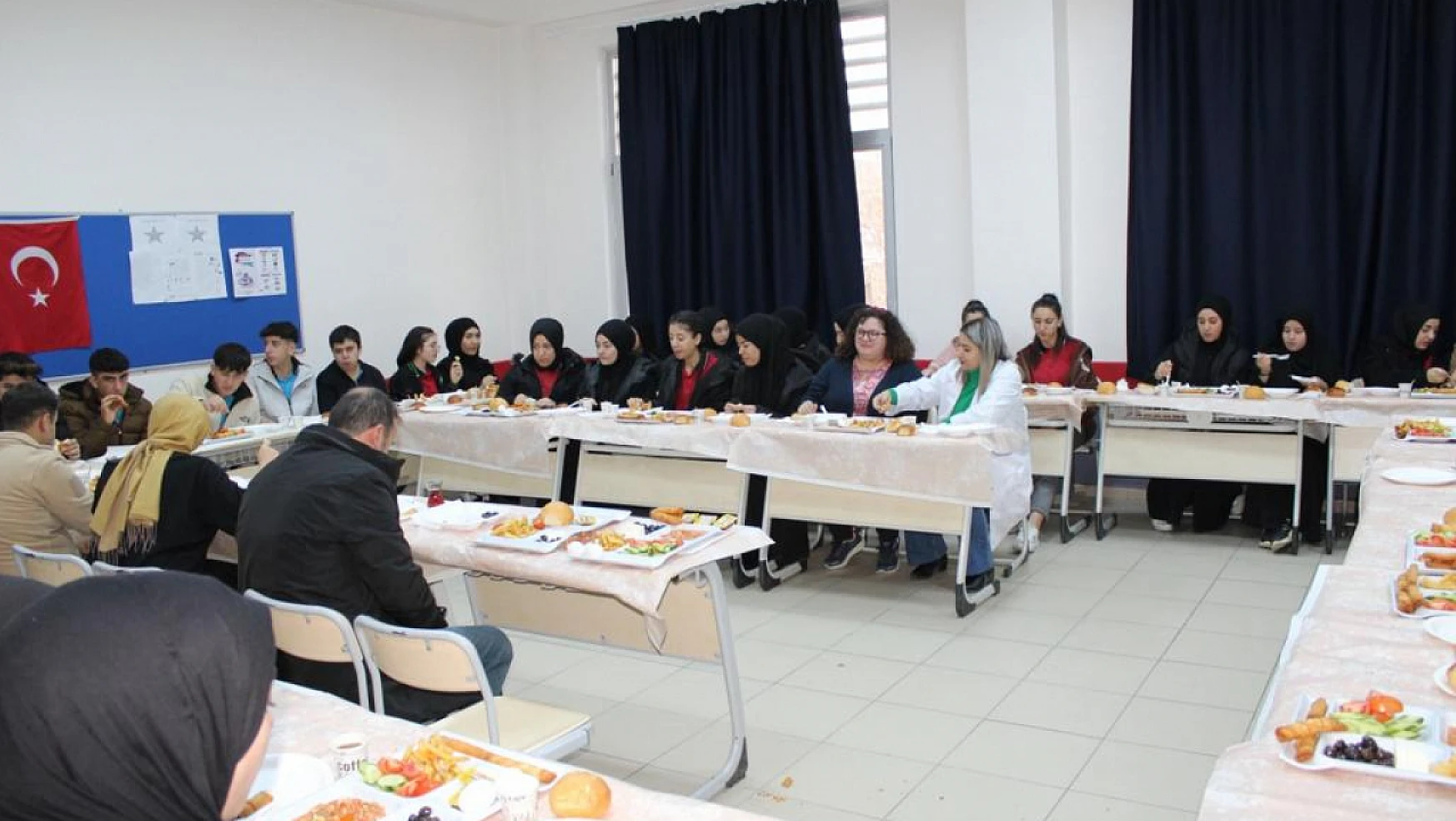 Konya'da öğrencilere kahvaltı!