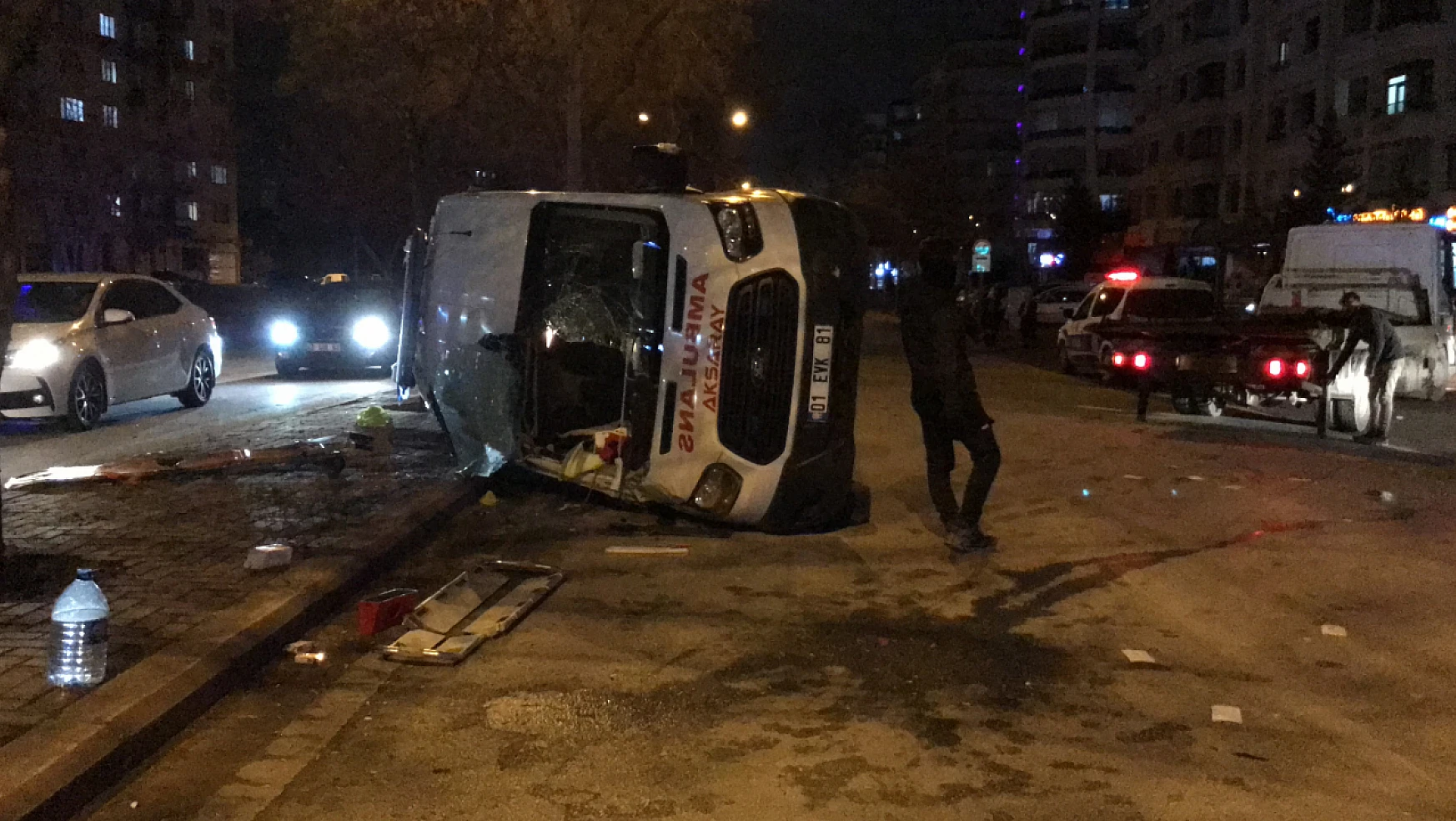Konya'da otomobil ile çarpışan ambulans devrildi