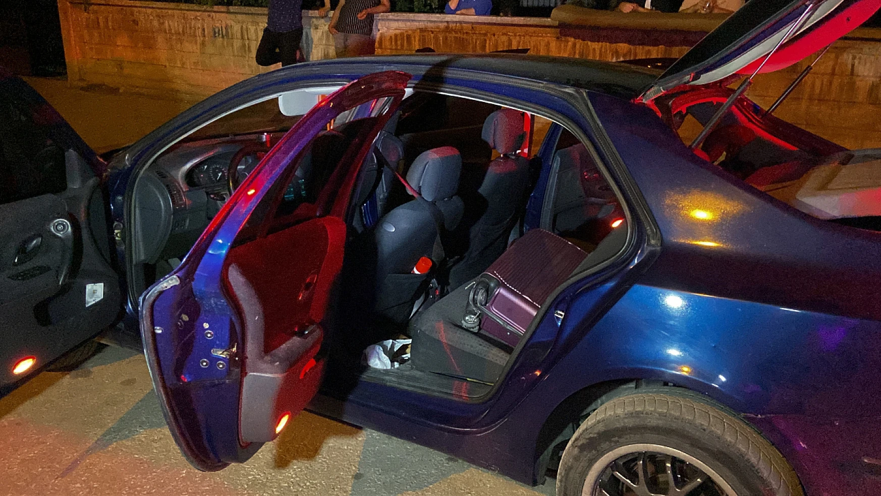 Konya'da polisin şüphelendiği araçtan cephanelik çıktı