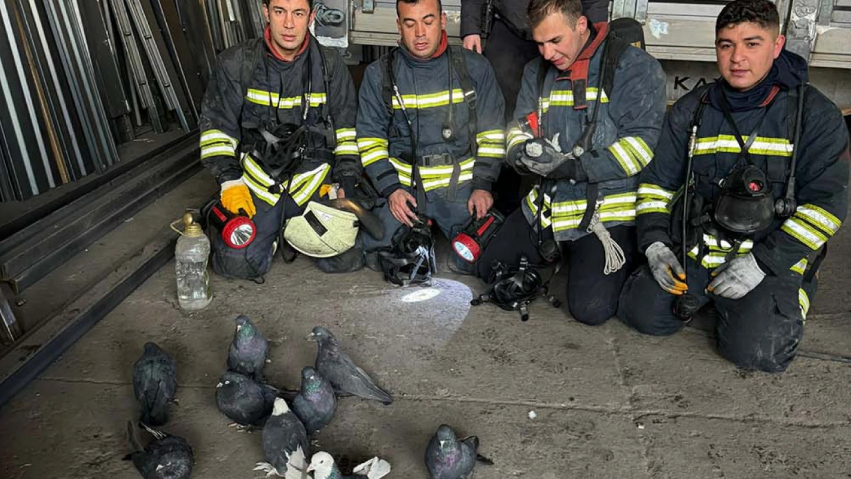 Konya'da yangından güvercinlerini kurtaran itfaiye erlerine minnettar