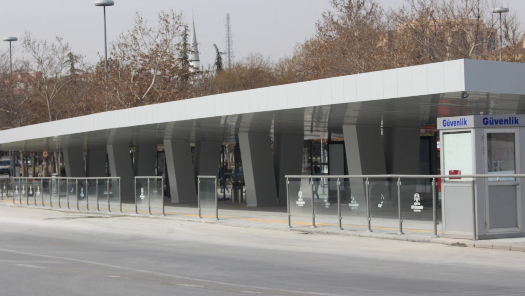 Konya'da yenilenen o otobüs durağının son hali görenleri şaşırttı