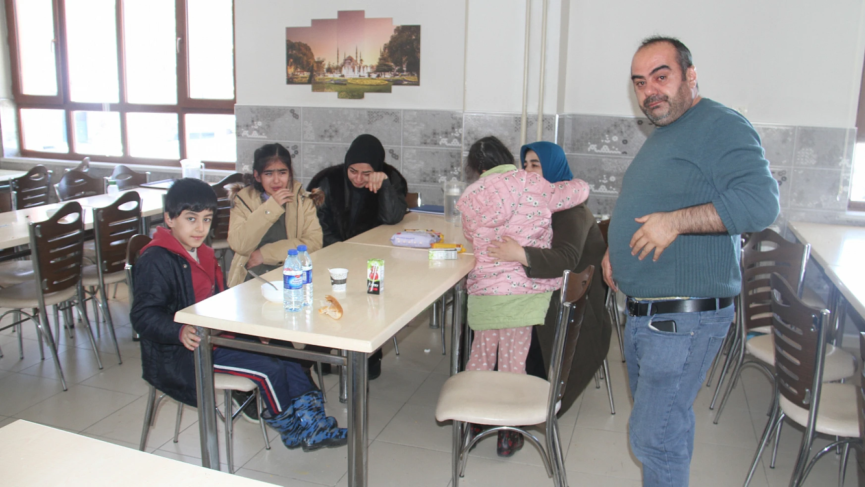 Konya'da yurtlara yerleşen depremzedeler yaşadıklarını anlattı