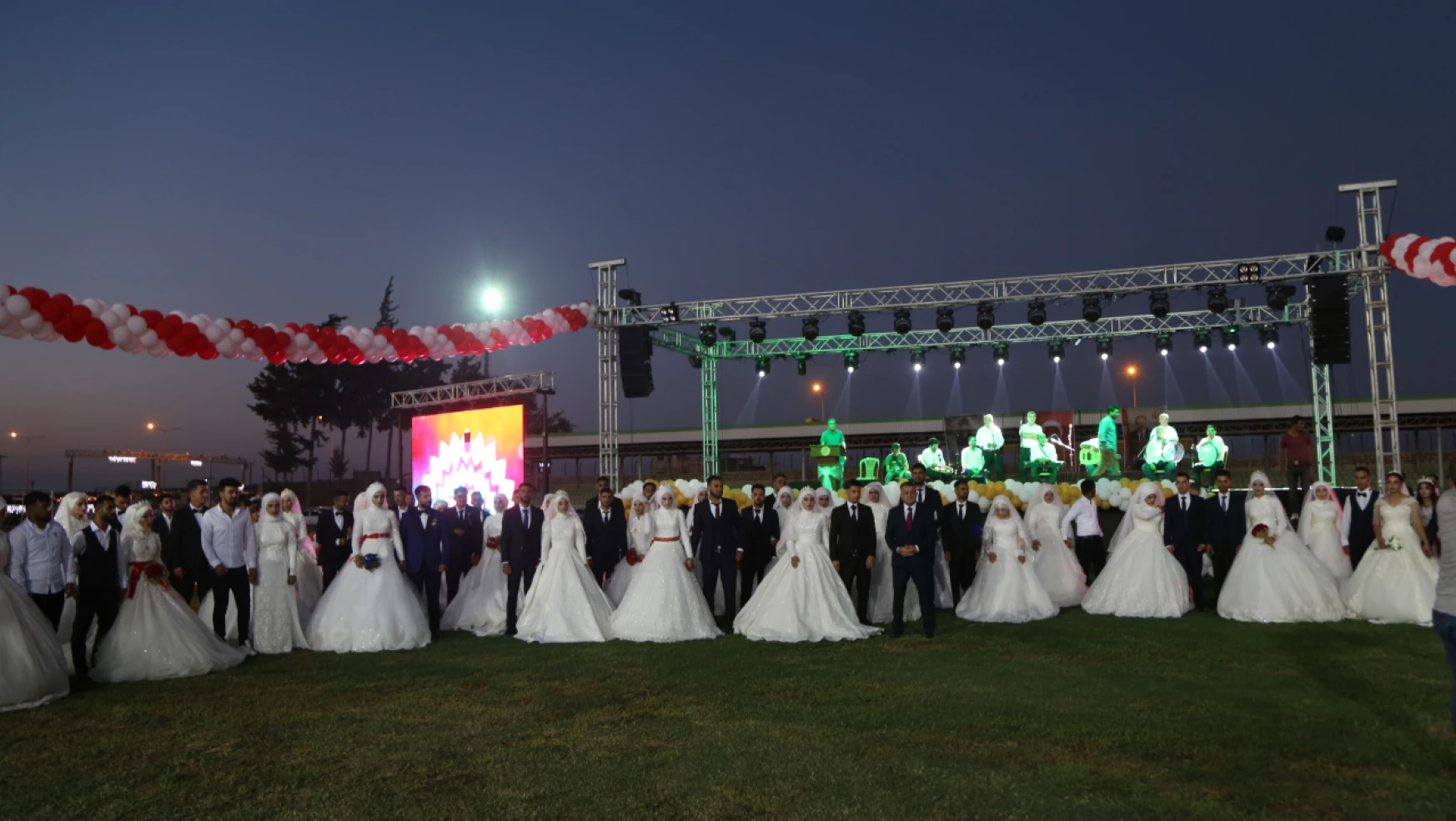 Konya'daki o dernek 100 depremzede çifti evlendirdi