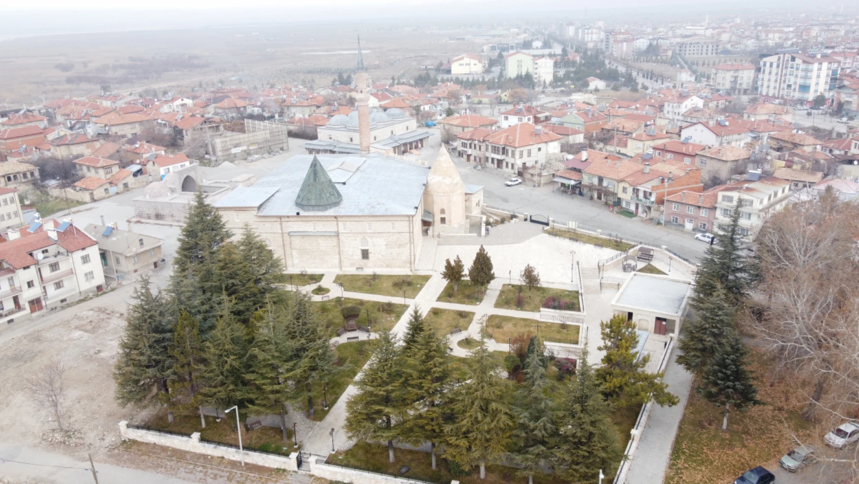 Konya'daki tarihi camiyi binlerce kişi ziyaret etti