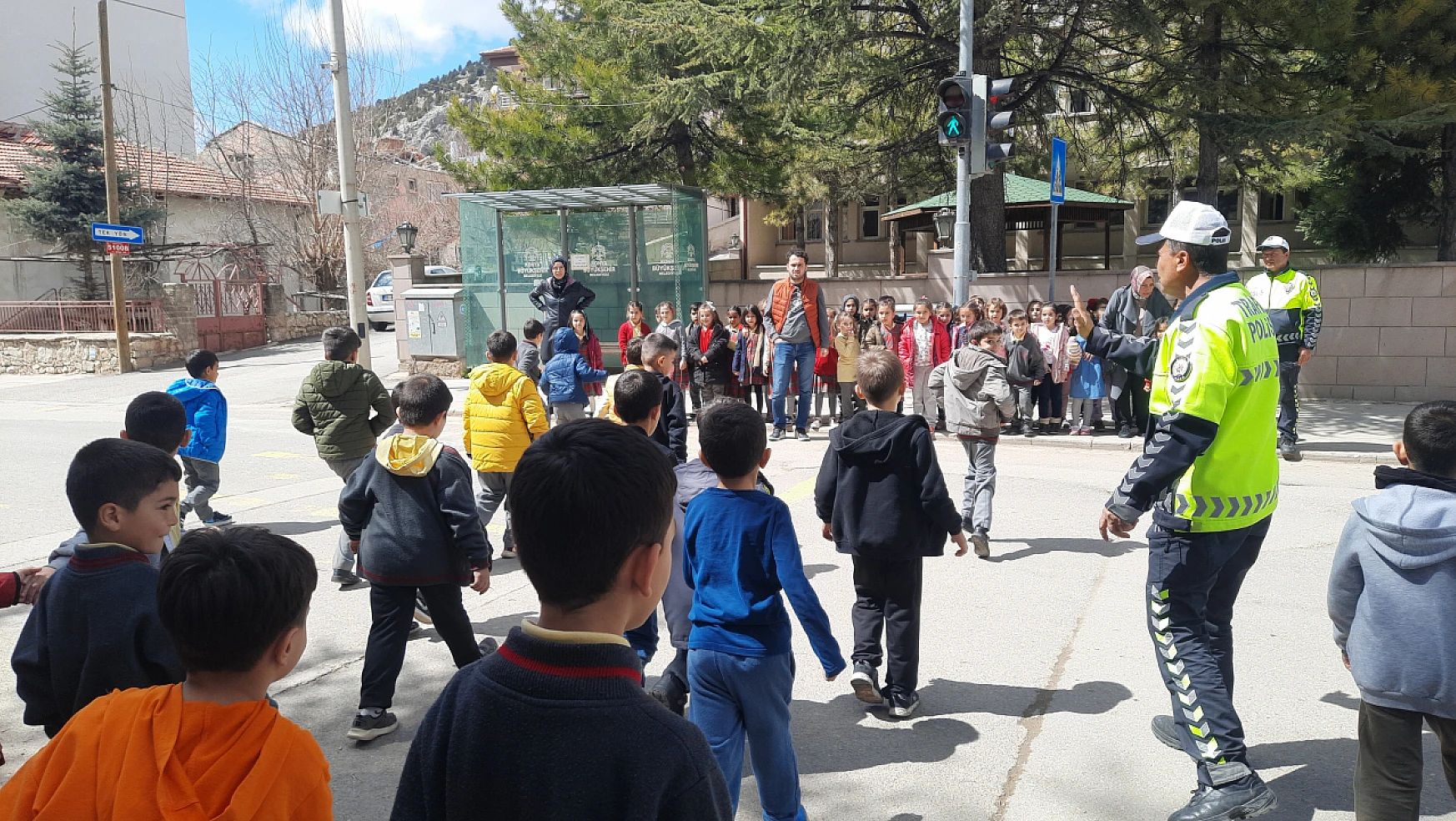 Konya'nın bu ilçesinde ilkokul öğrencilerine uygulamalı trafik eğitimi