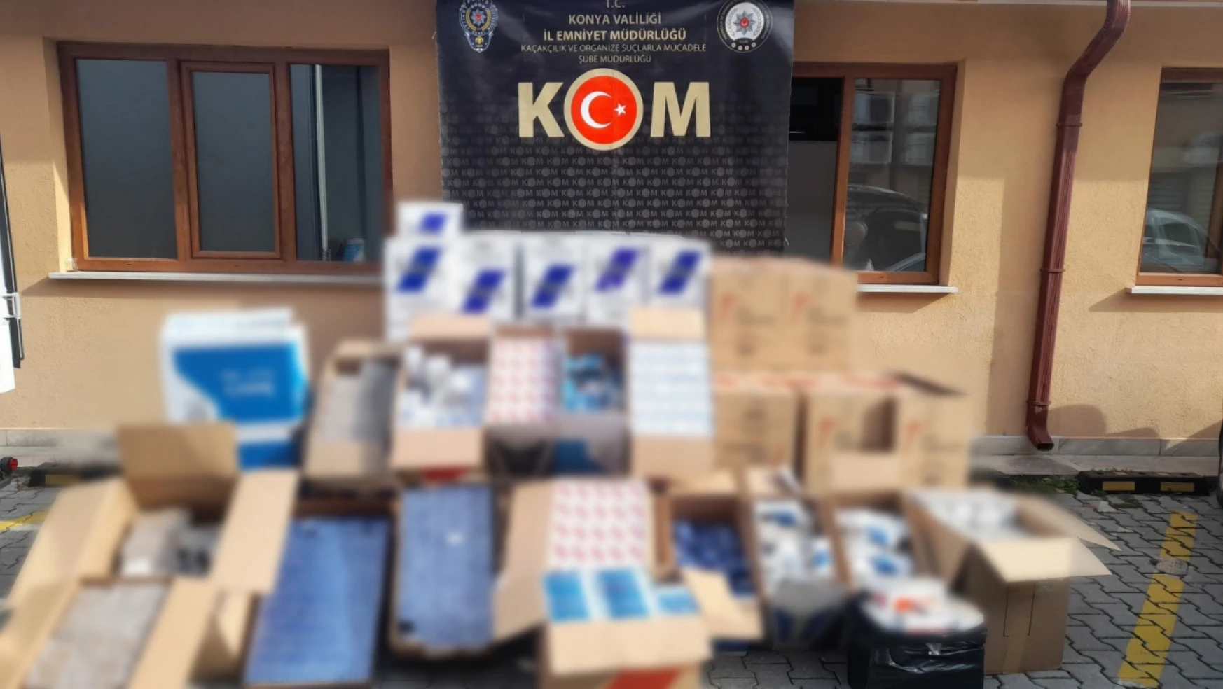 Konya'nın merkez ilçelerine operasyon: Piyasa değeri 3 milyon TL olan kaçak ürünler ele geçirildi!