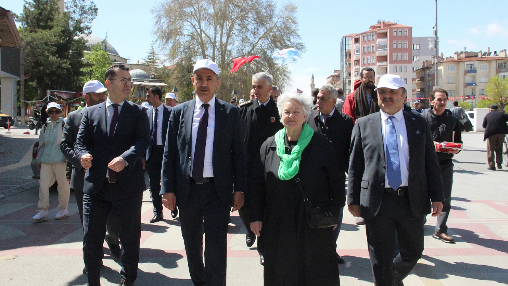 Konya'ya Hazreti Mevlana için sevgi yürüyüşü gerçekleştirildi
