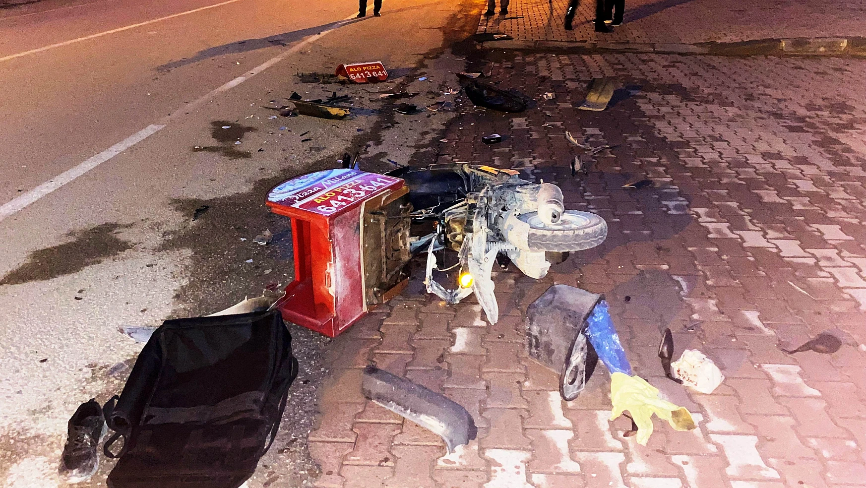 Konya'da otomobil ile motosikletli kurye çarpıştı