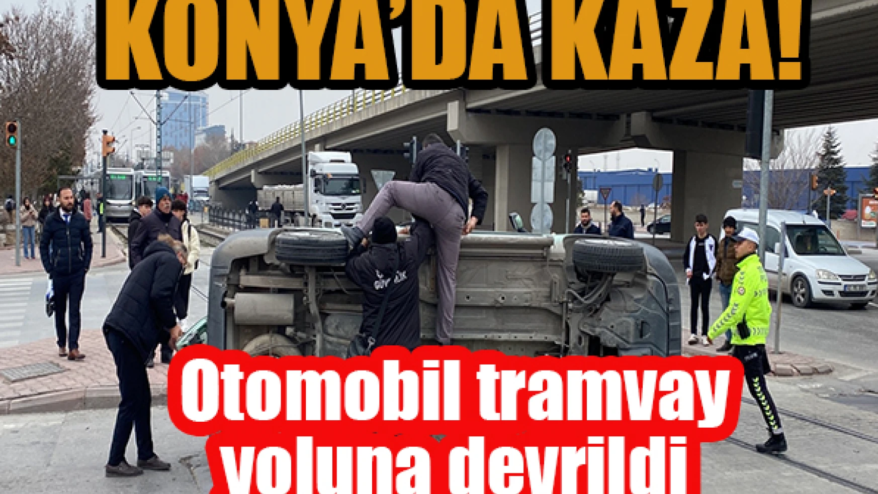 Konya'da otomobiller çarpıştı, biri tramvay yoluna devrildi