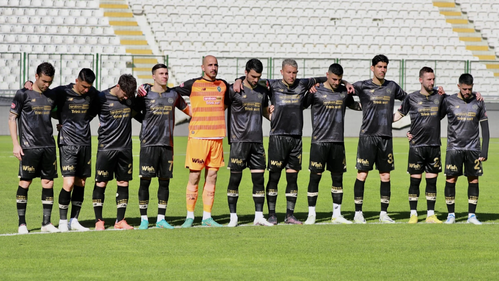 Konyaspor ile Afyonspor depremzedeler yararına dostluk maçı yaptı