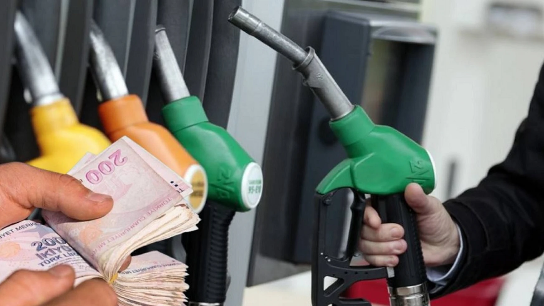 Kötü haber bitmiyor: Benzin fiyatları bu yüzden tepe taklak olacak!