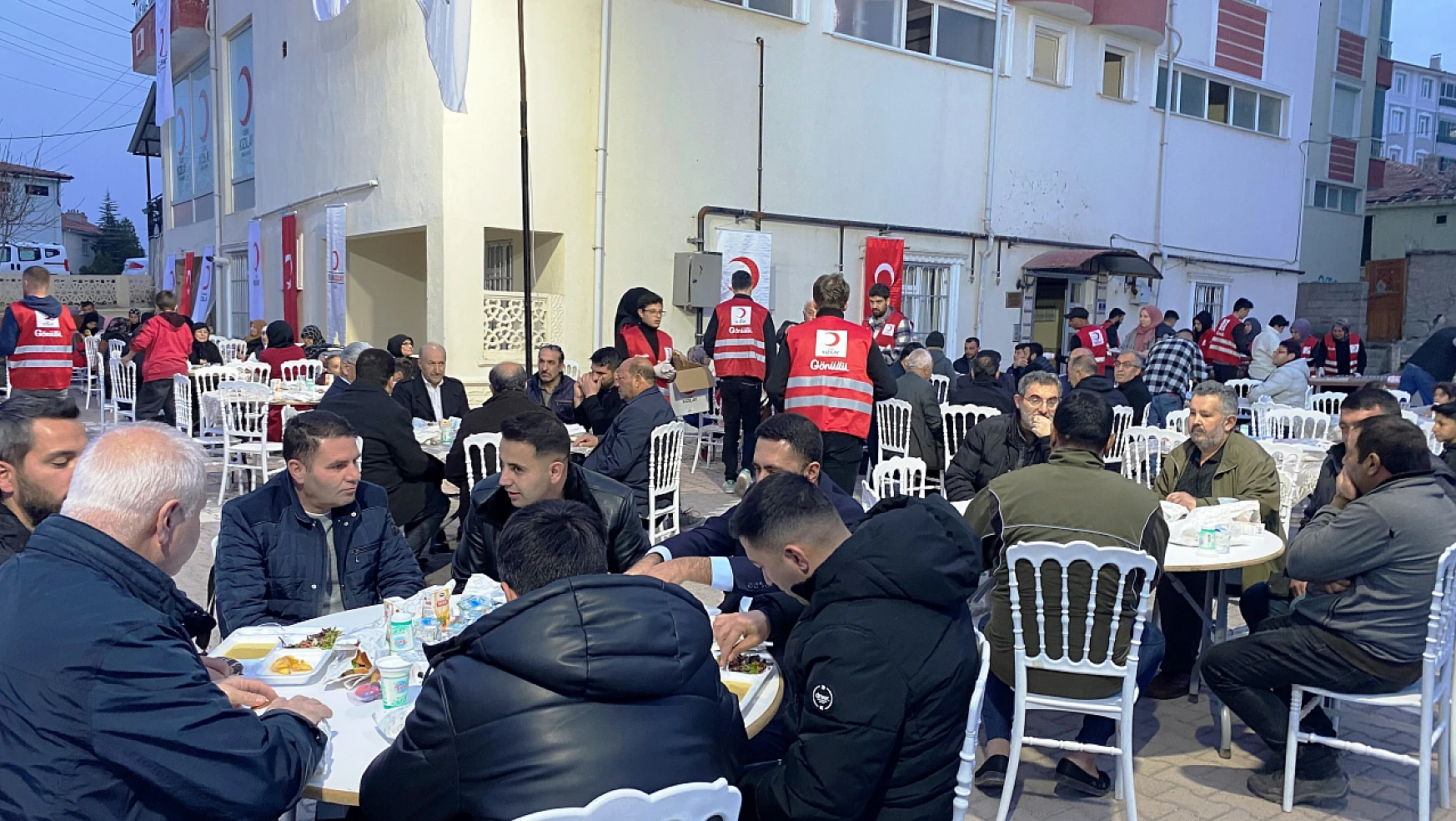 Kulu'da Kızılay'dan 150 kişiye iftar yemeği