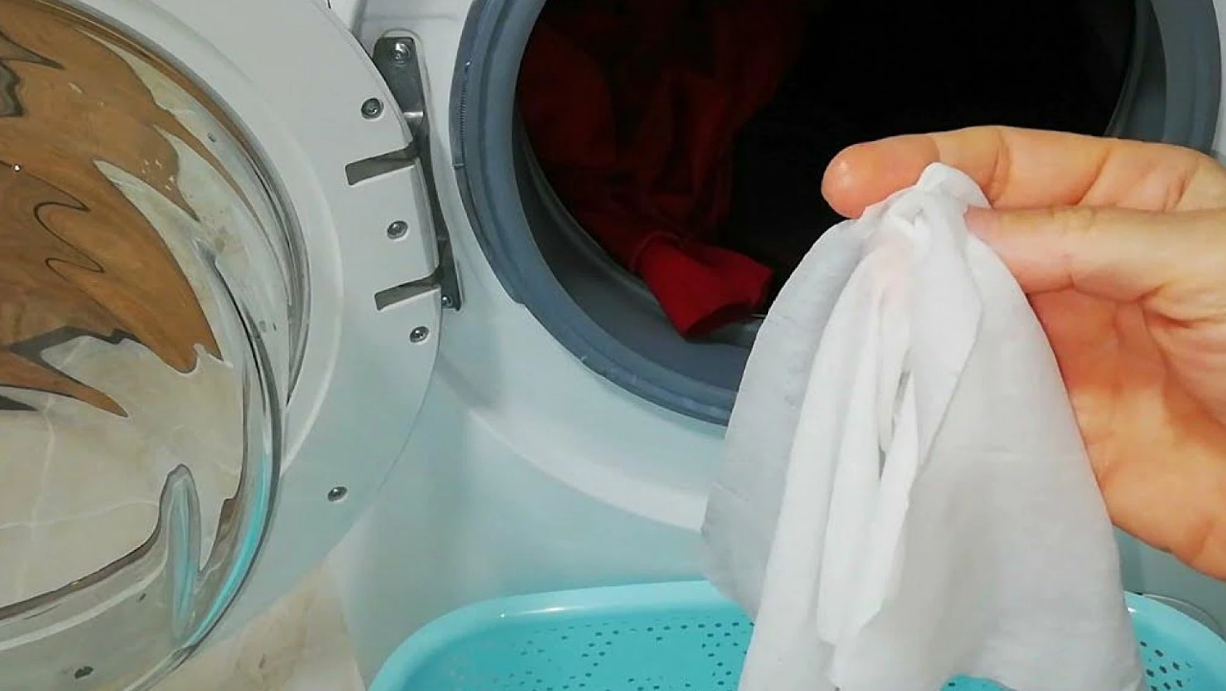 Kuru temizlemecilerin sır gibi sakladığı yöntem. Çamaşır makinesinde kıl ve tüy bırakmıyor…